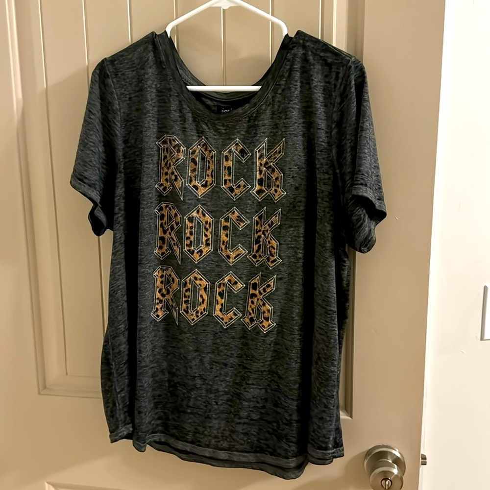Tshirt light weight rock leopard print